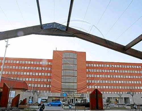 Presó per als pares d'un nadó per circumcidar-lo en una banyera