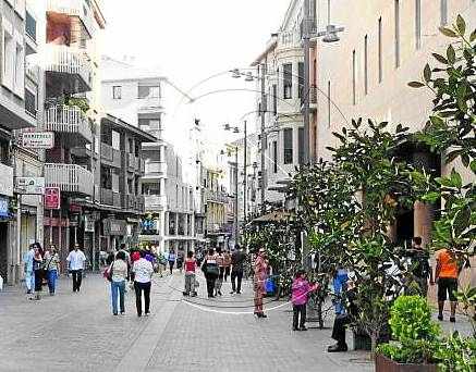 Denuncien un ciclista per circular de forma temerària per l'Eix Comercial
