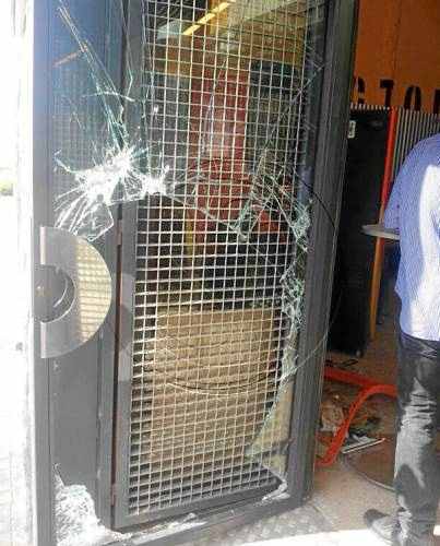 Assalten un bar de Tàrrega i causen grans destrosses