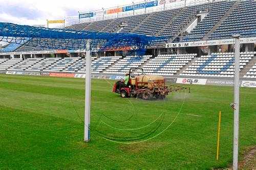 L'afició blava aplaudeix el mosaic de SEGRE