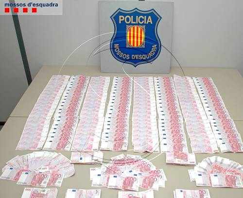 Denunciat per intentar 'colar' a Andorra 400.000 euros ocults a la jaqueta