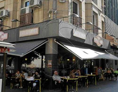 Nadales en ple mes d'agost a l'Eix Comercial