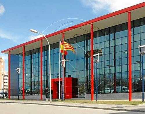 Detingut un gestor de banca per estafar 400.000 euros a clients