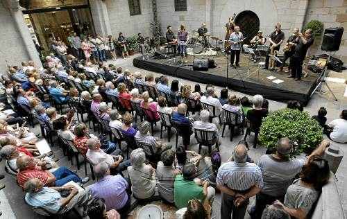 El públic omple l'IEI en el 20 aniversari del grup Pixie Dixie