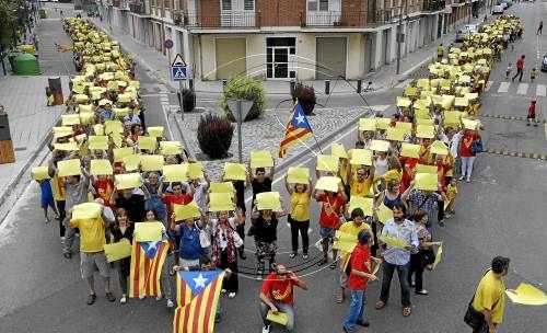 Més de mil persones assagen a Mollerussa la 'V' de la Diada