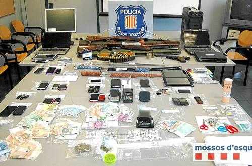 Detenen 14 treballadors d'un prostíbul de la Seu que oferia 'packs' de sexe i droga