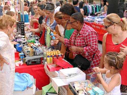 Accions promocionals cada mes a tots els carrers de l'Eix