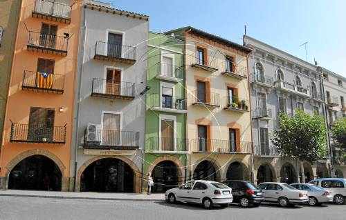 El centre històric de Balaguer renova la cara amb la rehabilitació d'un centenar de façanes