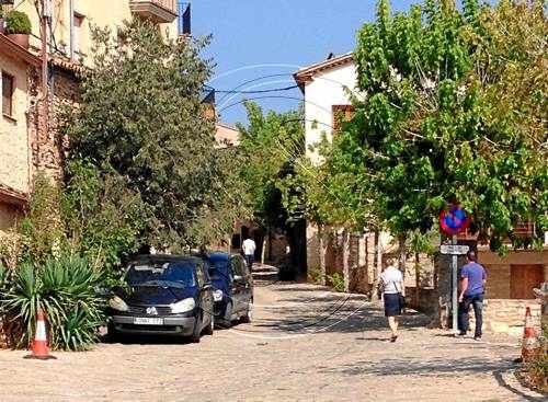 Foradada prohibeix aparcar a l'única via del nucli de Montsonís