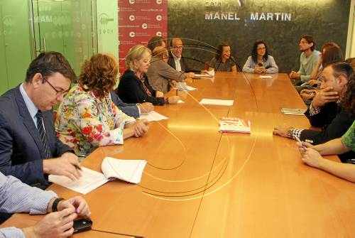 Fecom i UGT firmen el conveni, que fixa la pujada salarial al 0,5%