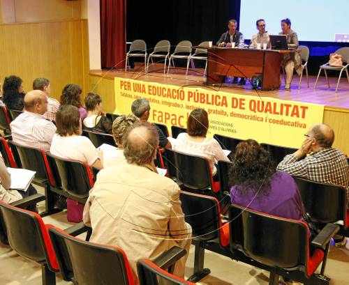 Ofensiva dels pares perquè municipis i escoles es declarin insubmissos a la llei Wert