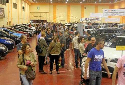 Autotardor tanca amb un centenar de cotxes venuts