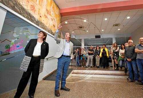 Tàrrega inaugura el mural de Josep Minguell a l'ajuntament