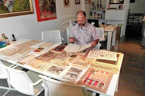 Donen un centenar de documents històrics i inèdits a l'Espai Macià