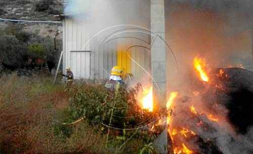 Sufoquen un foc en una granja de Sanaüja