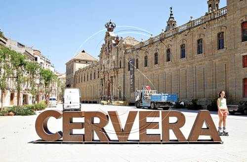 Cervera estudia reobrir al trànsit la plaça Universitat