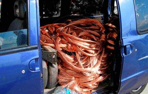 Quatre detinguts per robar 2.100 quilos de cable de l'AVE a Vinaixa