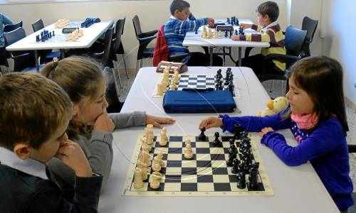 Els alumnes de 5 escoles s'inicien en els escacs