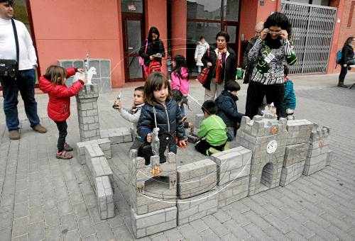 Jocs tradicionals a Balàfia sota el lema 'Juguem a la plaça'