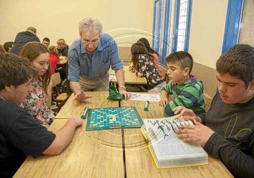Tres-cents estudiants de l'Urgell aprenen català jugant a l'Scrabble
