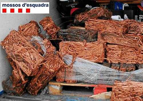 Detinguts per robar 2,5 tones de coure en una deixalleria