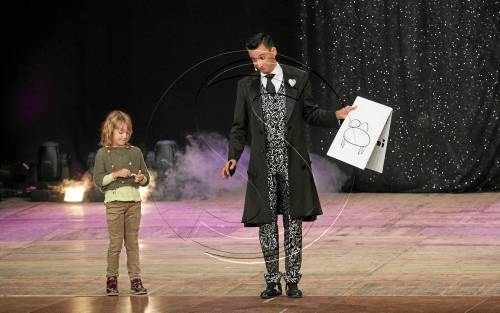 El Mag Lari sedueix el públic del Teatre Principal a Lleida
