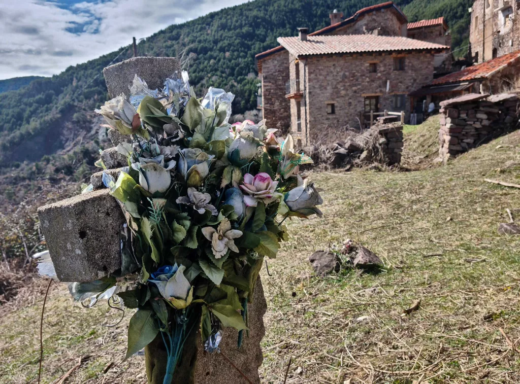 ⏯️ Veïns del Pallars demanen protegir els cementiris de pobles abandonats