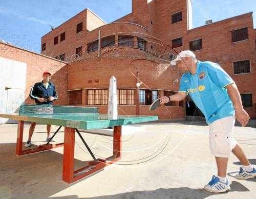 Batalla campal entre reus perillosos i funcionaris a la ciutat de Lleida
