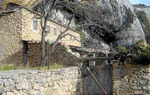 Sandro Rosell obre una casa rural en una cova del Montsec a Àger