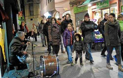 Música i descomptes en la Shopping Night de la Seu
