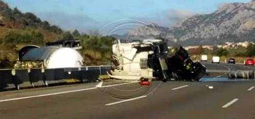 Tallada set hores l'A-2 a Barcelona per un accident de trànsit