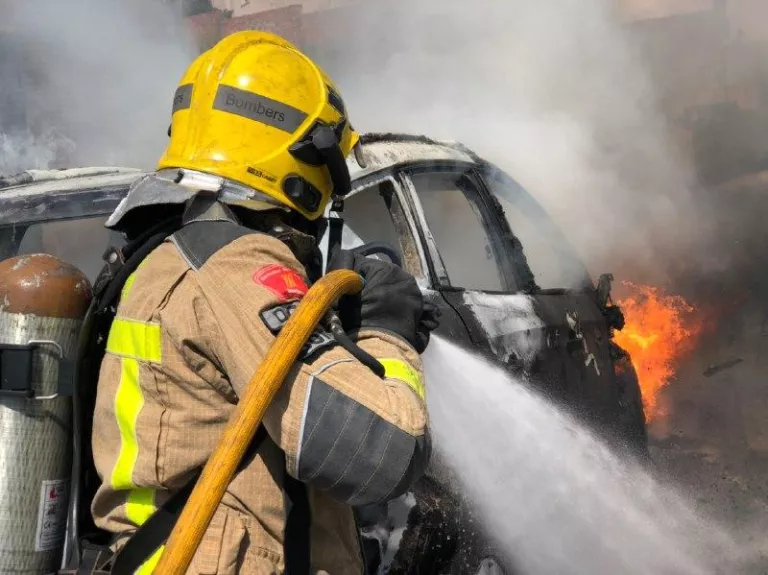 300 places per ser bomber o bombera de la Generalitat: així és la nova convocatòria