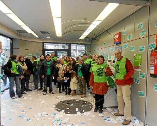 Protesta de la PAH a favor dels afectats d'Ibercaja