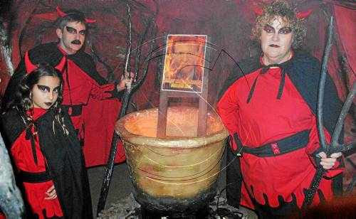 El pessebre de Linyola 'crema' Rajoy i el de Rocafort estrena banys termals