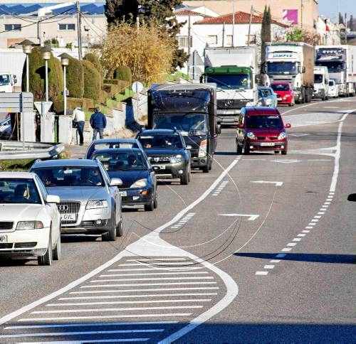 Bolca un camió de gasoil a Tàrrega i talla l'autovia durant cinc hores