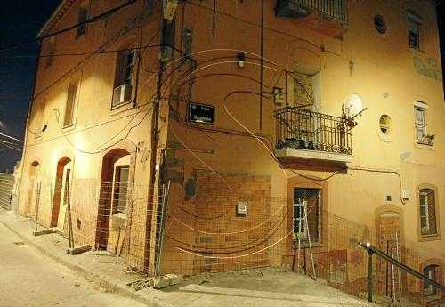 Fuga de gas a l'edifici municipal de Maranyosa al robar una canonada