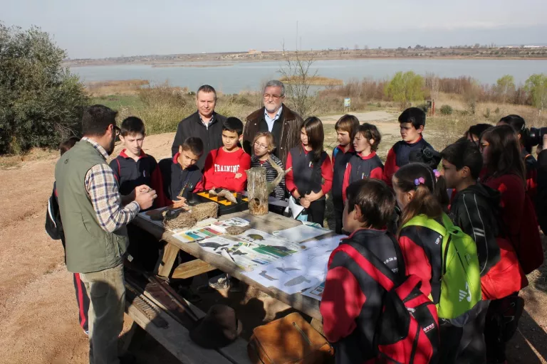 El consorci de l'estany d'Ivars i Vila-Sana ofereix cinc rutes temàtiques per a escolars de tots els nivells