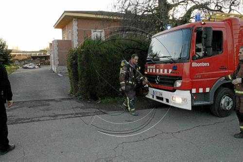 Dos intoxicats per un incendi en una llar de foc a la Bordeta