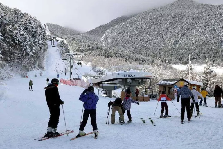 Espot reobrirà dijous i traslladarà els esquiadors en llevaneu