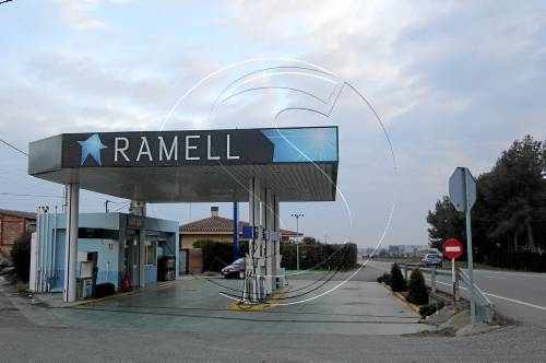 Atraca una gasolinera i s'emporta 400 euros, una coca-cola i un dònut