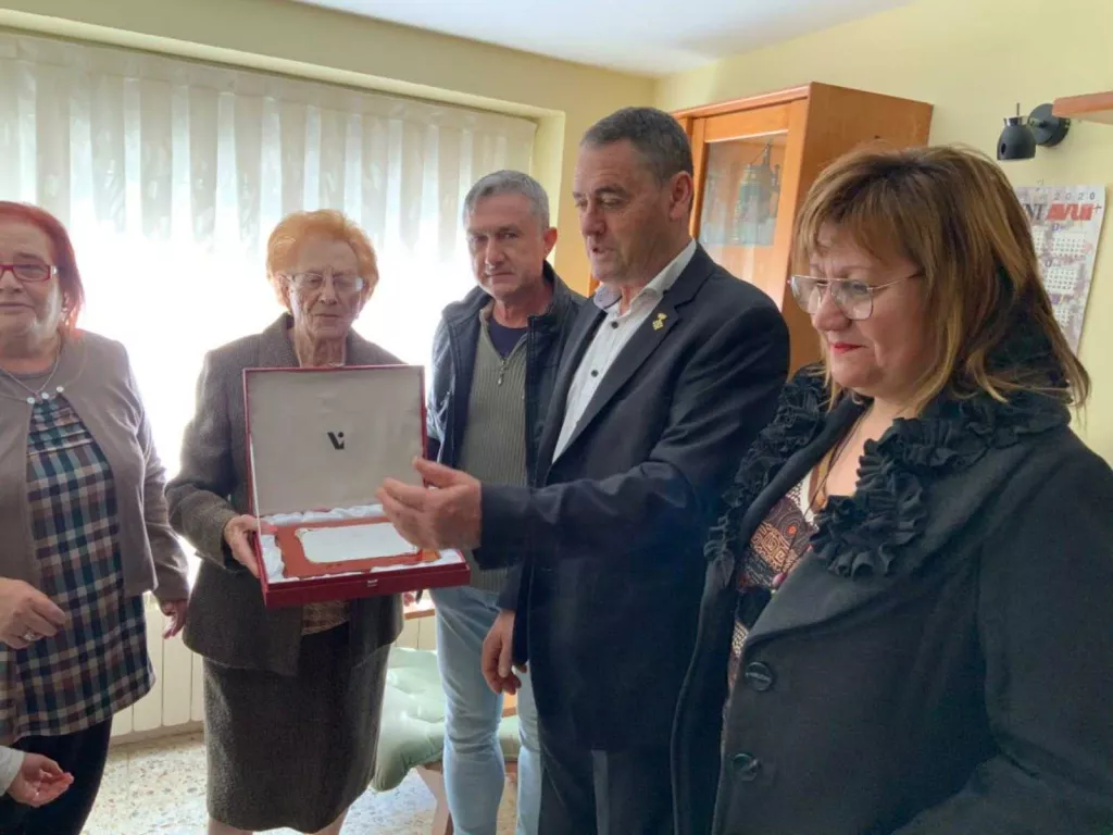 L’Espluga Calba homenatja una veïna centenària
