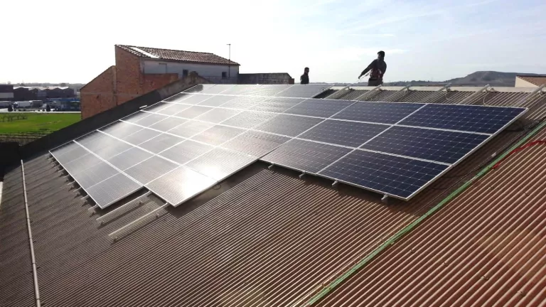 L'Ajuntament de Torrefarrera instal·la un sistema d’autoconsum elèctric a la teulada
