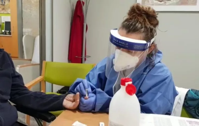 Comencen els testos ràpids als geriàtrics de Lleida