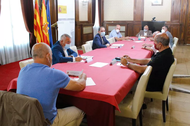 Reunió a la subdelegació del Govern amb el sector agrari per fer seguiment a la campanya de la fruita