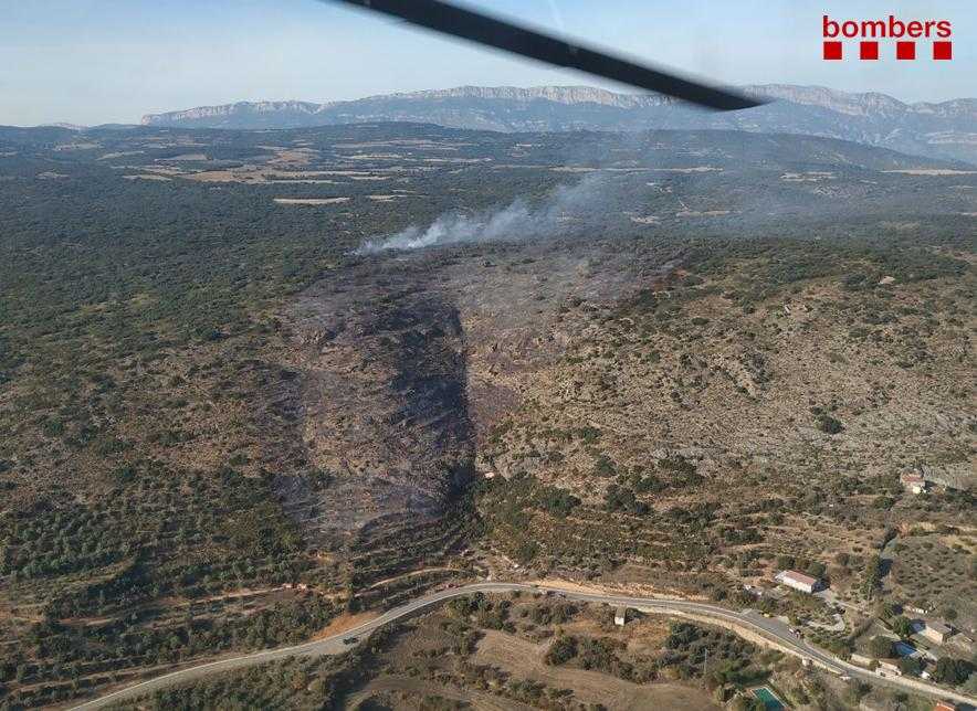 Els Bombers estabilitzen un incendi que ha cremat 35 hectàrees a la Noguera