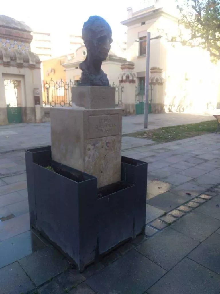 Pintades feixistes al monument al president Companys de Lleida