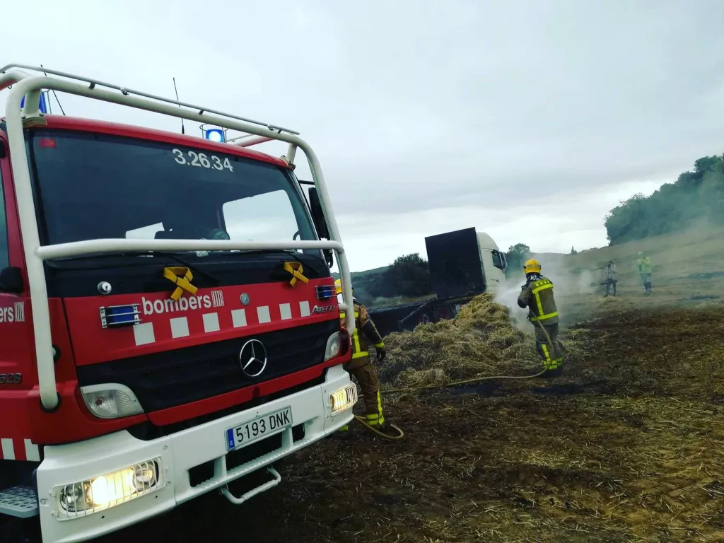 ⏯️ Crema un camió i la seva càrrega a Artesa de Segre