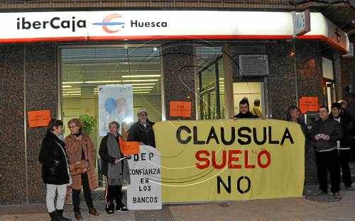 Firmes per demanar un fre legal als desnonaments i als talls de llum