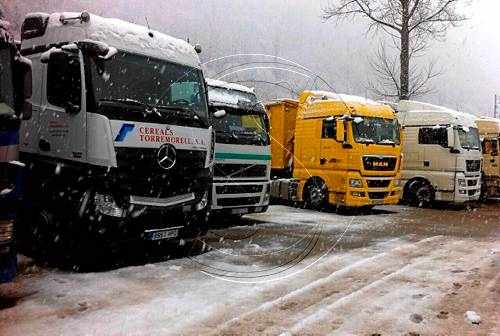 La nevada tanca la Bonaigua i obliga a utilitzar cadenes en una desena de vies del Pirineu