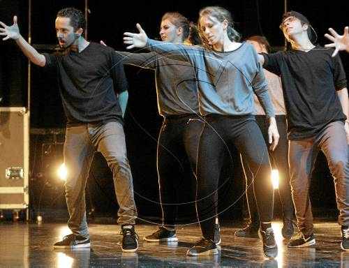 Dansa urbana en el cinquè aniversari de la Llotja